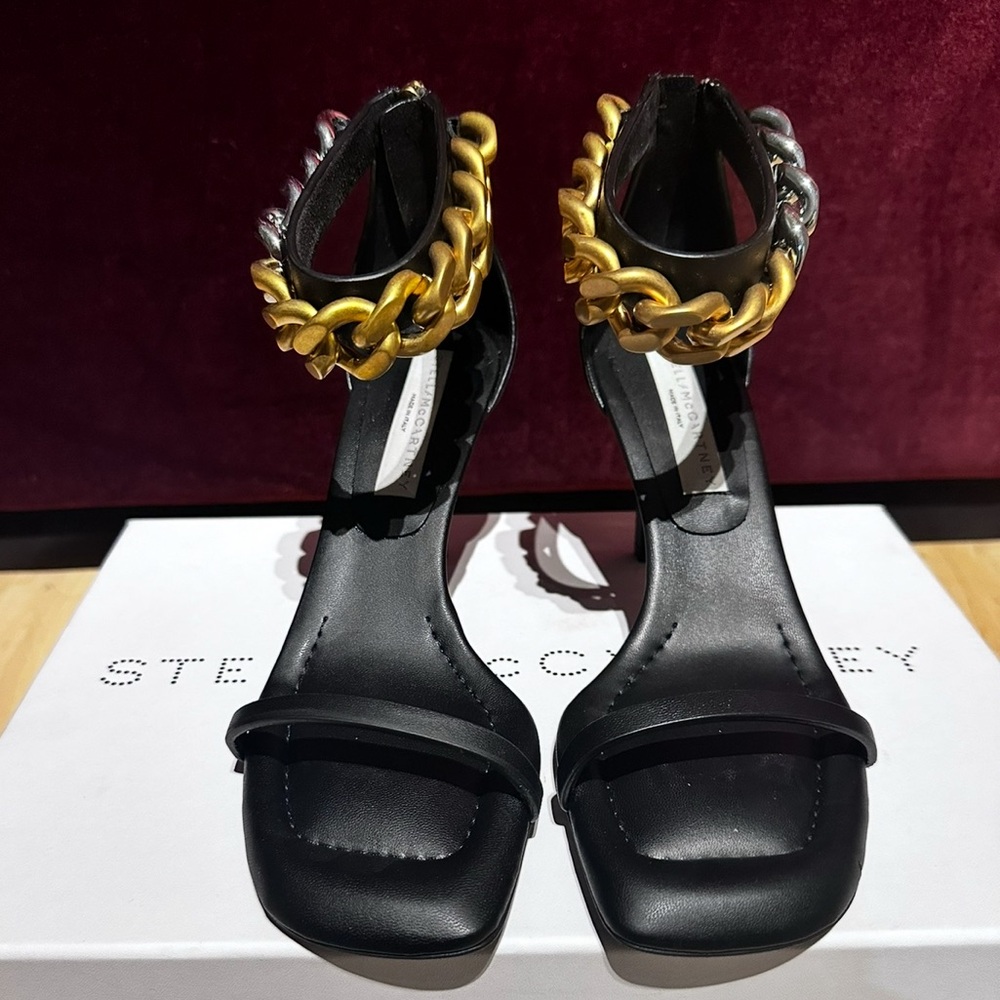 NEW Stella Mccartney Falabella 7.5 Heel Shoe Pump Black Two Tone Chain Authentic